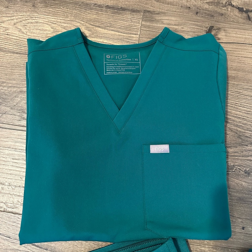 FIGS Hunter Green Scrub top